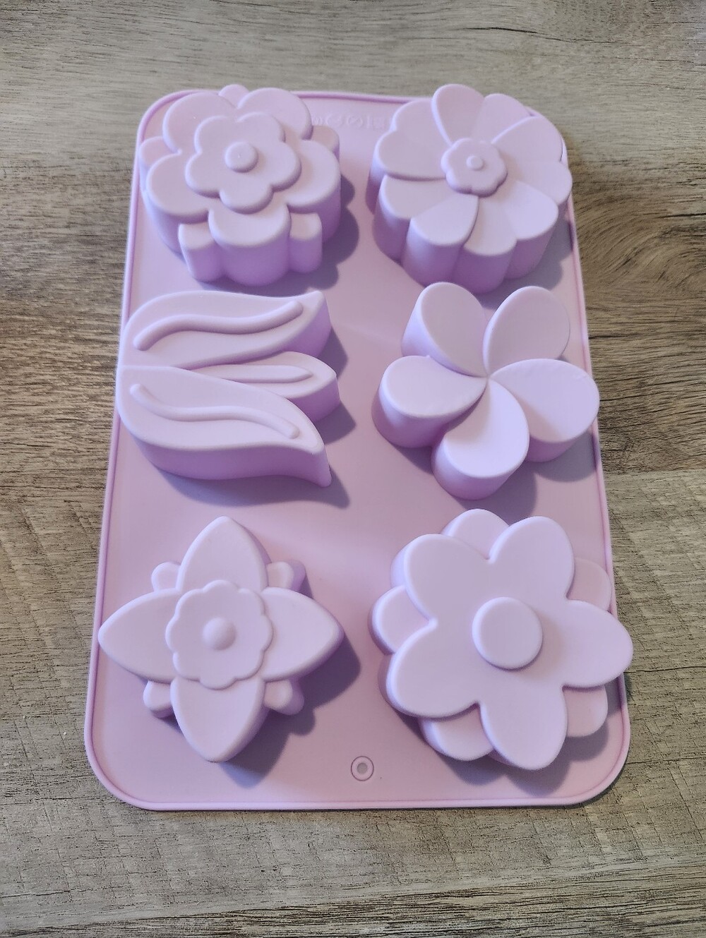 Set Of 7 NWT Floral Silicone Molds - Multiple Flower Shapes- New Soap Molds - Picture 7 of 7